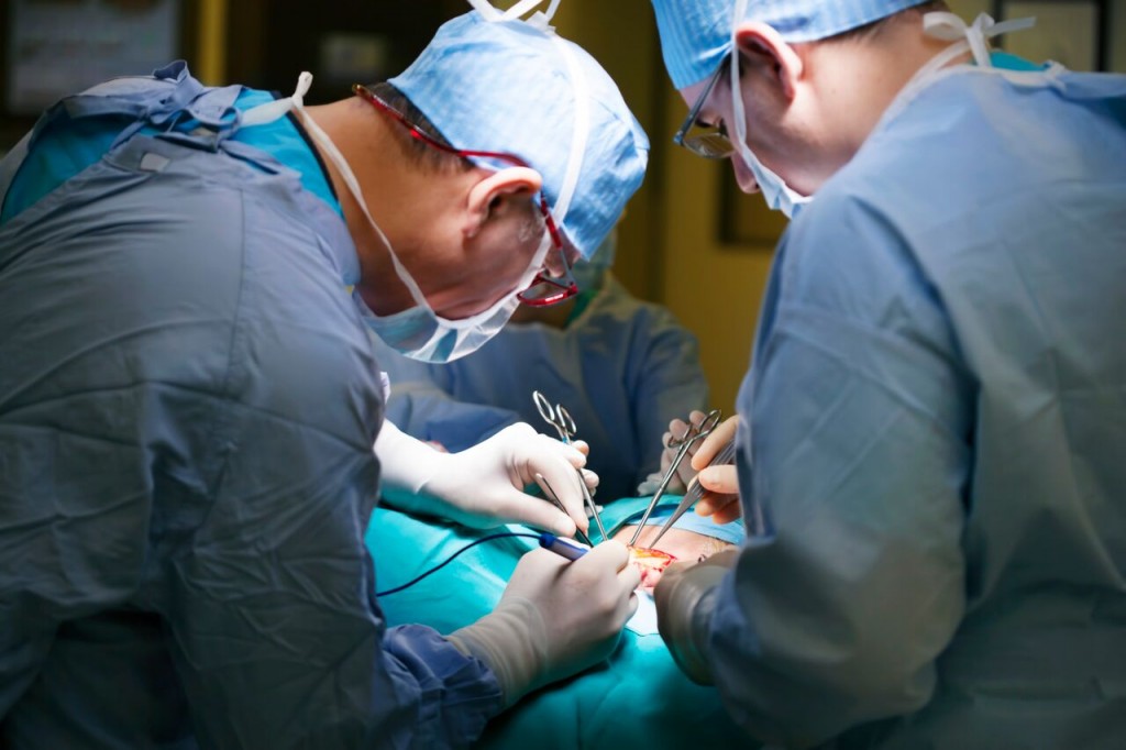 Electronics for surgical lasers